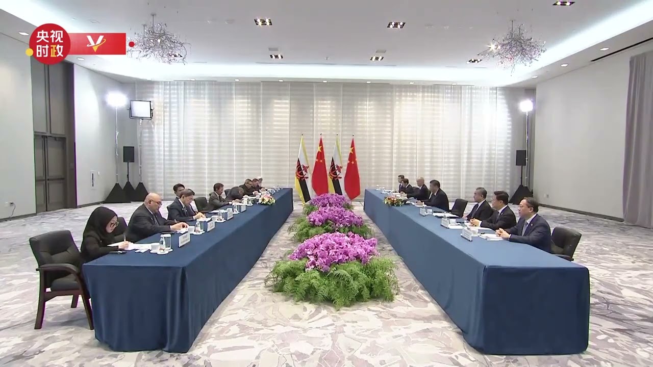 Сі Цзіньпін зустрівся з султаном Брунею Хассаналом Болхіахом