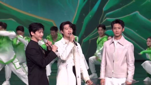 【У прямому ефірі: супер ніч CGTN — спеціальний випуск до свята Весни 2024 року】Пісня “Сходження на весняну гору”