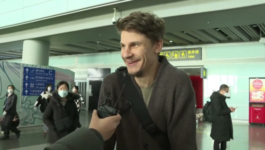 Яка ситуація в пекінському аеропорту в перший день після скасування карантинних обмежень для пасажирів, які прибувають з-за кордону?