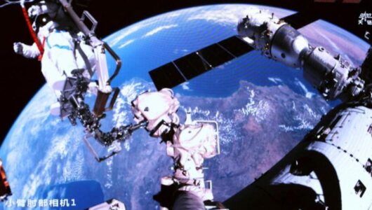 Космонавти місії «Шеньчжоу-21» завершили третій раунд позакорабельної діяльності