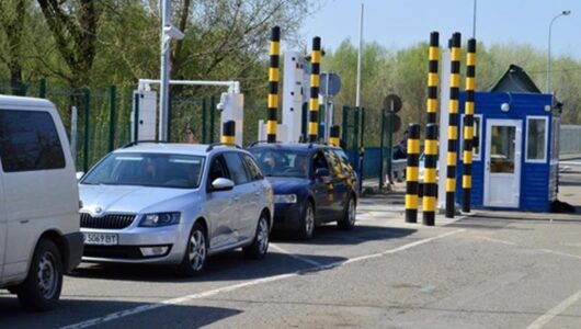 Українців попередили про можливі затримки на кордоні з Угорщиною