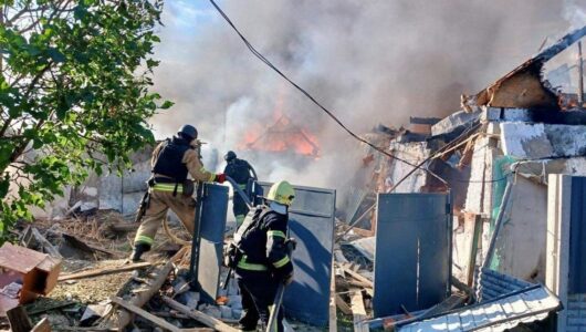 В Павлограді окупанти вбили дитину, полум’я знищує домівки
