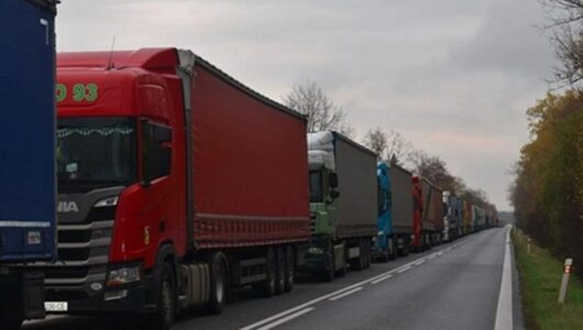В Україні через спеку обмежують рух вантажівок