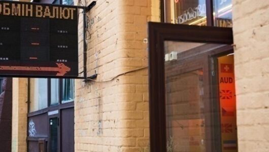 В обмінниках триває зниження курсу долара та євро