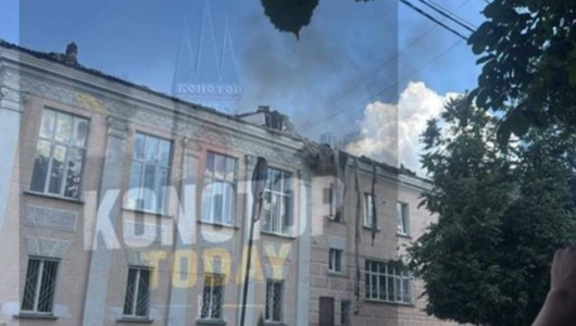 Окупанти завдали удару по кінотеатру в Конотопі: четверо поранених