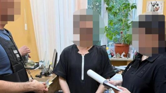 Чиновники міграційної служби перетворювали уклонистів на ‘іноземців’
