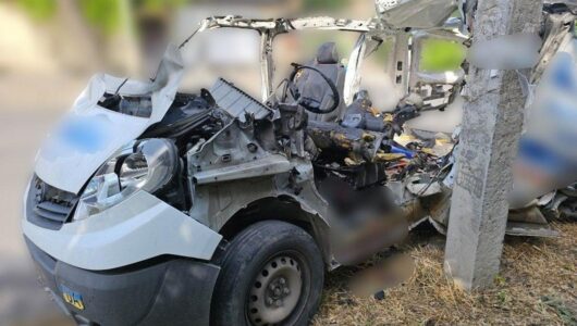 В Херсоні дрони окупантів влучили в маршрутку та автомобіль: є жертви