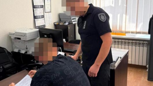 Силове затримання біля ТЦК у Полтаві: захисник порядку завдав травми чоловікові