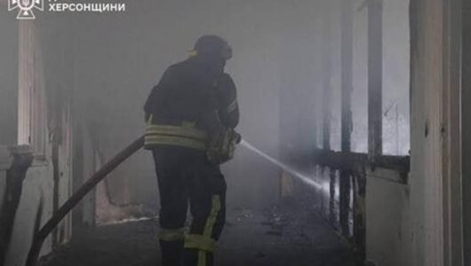 Окупанти обстріляли лікарню в Херсоні: кількість постраждалих зростає