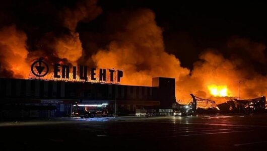 Суми: Після атаки окупантів спалахнув «Епіцентр»