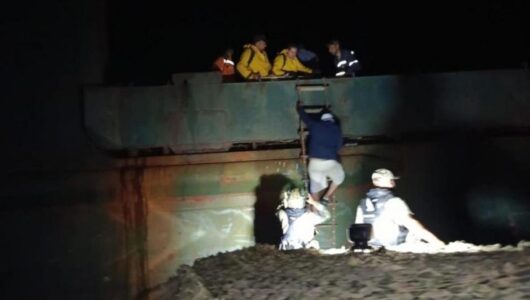 Окупанти завдали удару по іноземному судну в Чорному морі: українські моряки героїчно евакуйовані