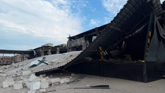 Російські агресори завдали удару по складах Нової пошти в Ізюмі