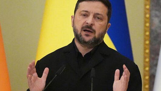 Президент відреагував на атаки по виставці озброєння противника
