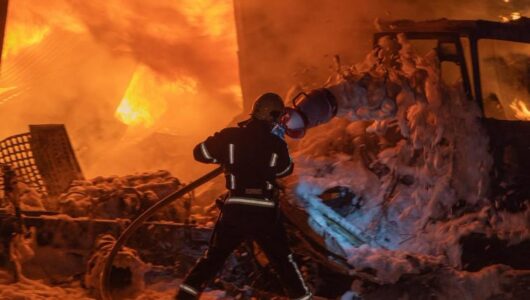Окупанти вчиняють жахливі злочини: ракетний удар по Нова Пошта в Сумах забрав життя трьох героїв