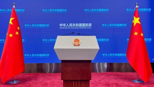 Китай засудив грошові пожертви та відвідування храму Ясукуні японськими політиками, звинувативши їх у спробах кинути виклик післявоєнному міжнародному порядку