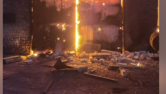 Окупанти завдали удару по підприємству в Запоріжжі, спалахнув пожежа
