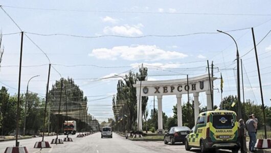 Атака окупантів на Херсон: герої міста протистоять агресії