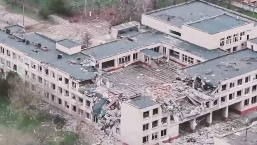 Морські піхотинці оцінюють ситуацію в Олешках під час гуманітарної місії