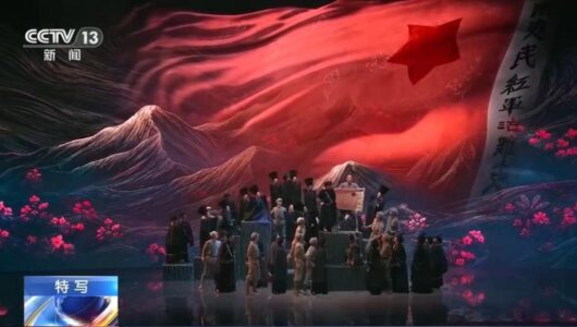 Духовний діалог, що охоплює 90 років, розкриває закулісні сцени “Оди довгому походу”